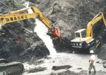 治山工事作業風景の写真①